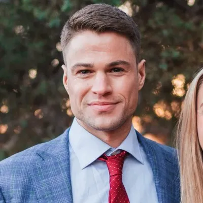 [headshot] image of customer (for a construction company)