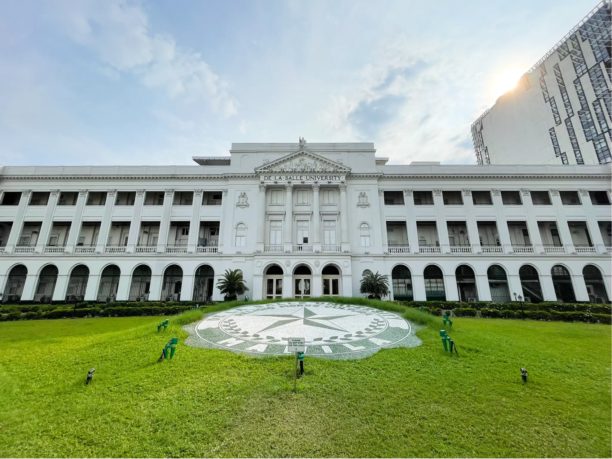 De La Salle University