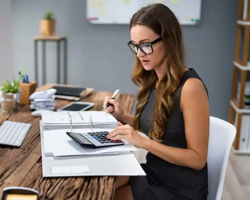 Professional remote bookkeeper managing financial records and reconciliations for US ecommerce business growth.