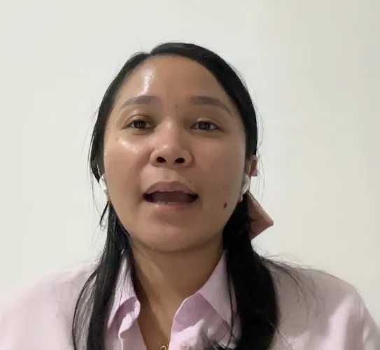 Portrait of Cessarri, Accountant from Philippines