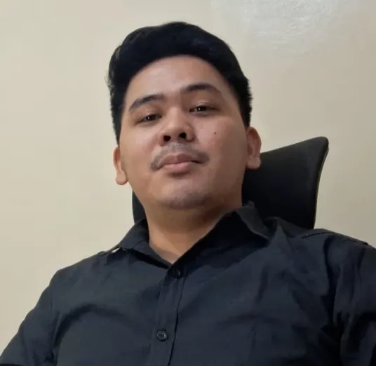 Portrait of Edgar, Accountant from Philippines