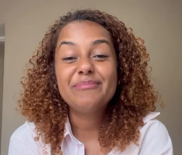 Portrait of Francine, Customer Service Representative from Brazil