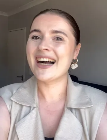 Portrait of Hannah, Customer Service Representative from South Africa