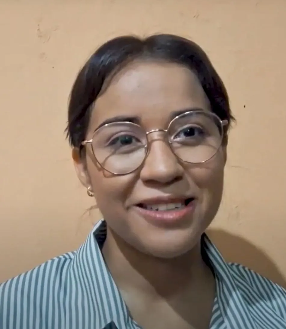 Portrait of Iris, Customer Service Representative from El Salvador