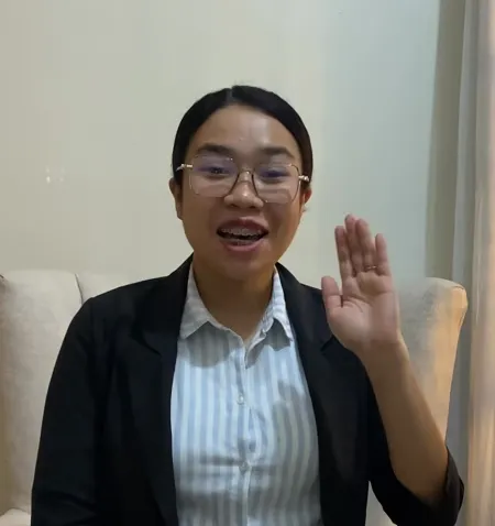 Portrait of Jonalyn, Customer Service Representative from Philippines