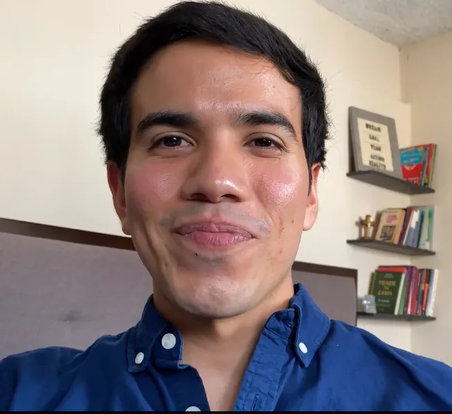 Portrait of Josué, Customer Service Representative from Mexico