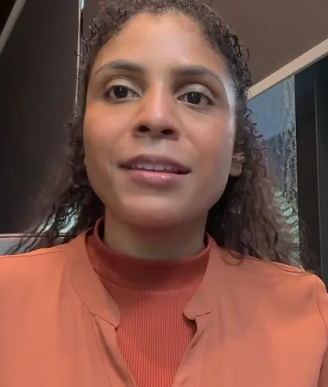 Portrait of Katherine, Financial Analyst from Dominican Republic