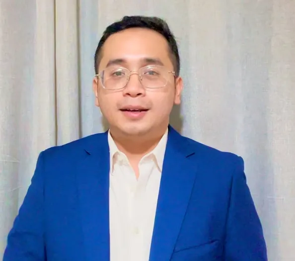 Portrait of Lauro, Sales Director from Philippines