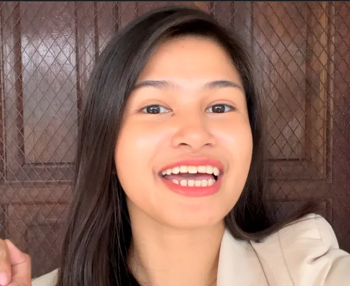 Portrait of Lourdes, Customer Service Representative from Philippines