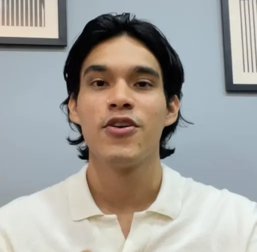Portrait of Santiago, Customer Service Representative from Colombia