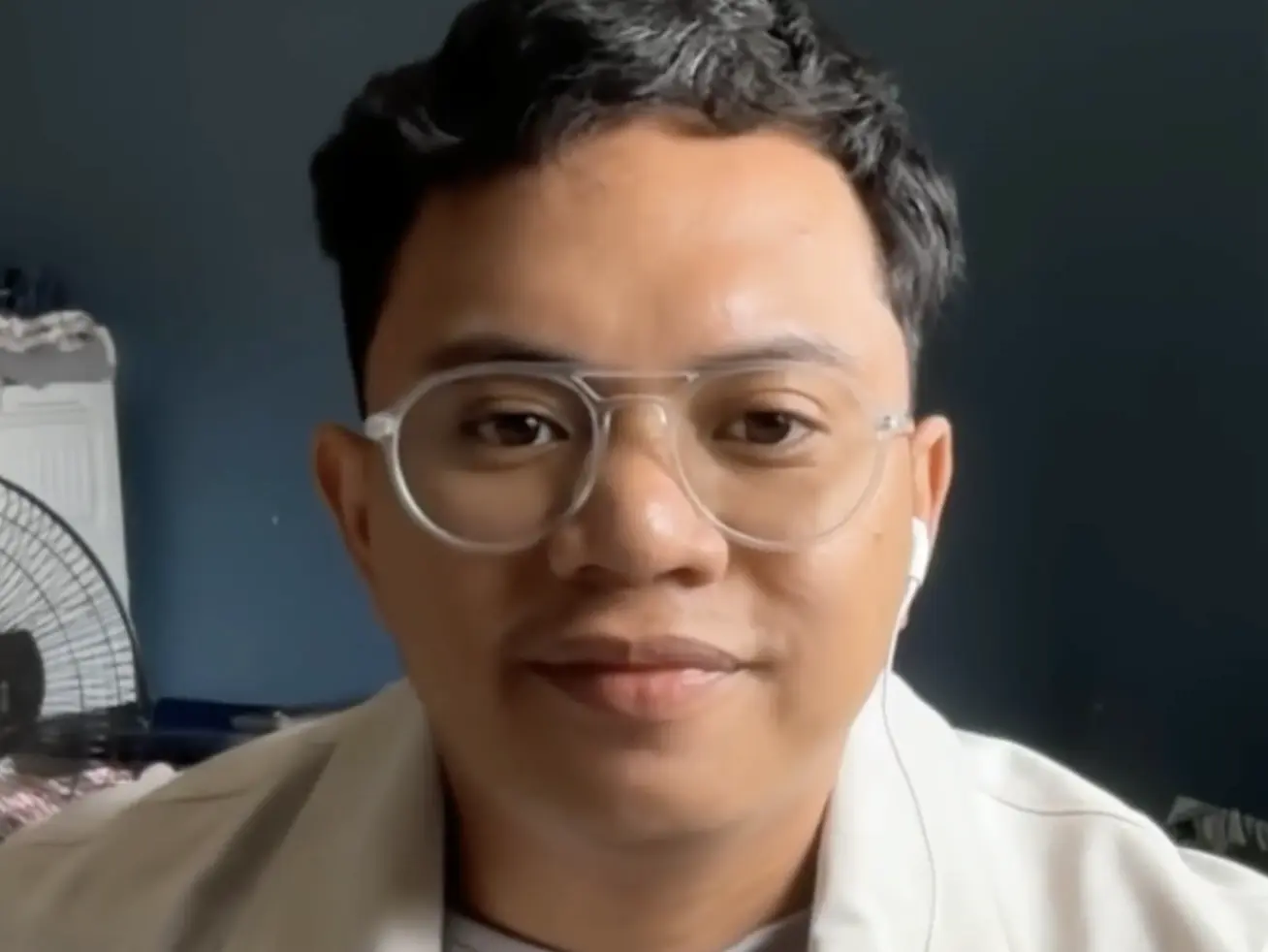 Portrait of Andy, Call Center Agent