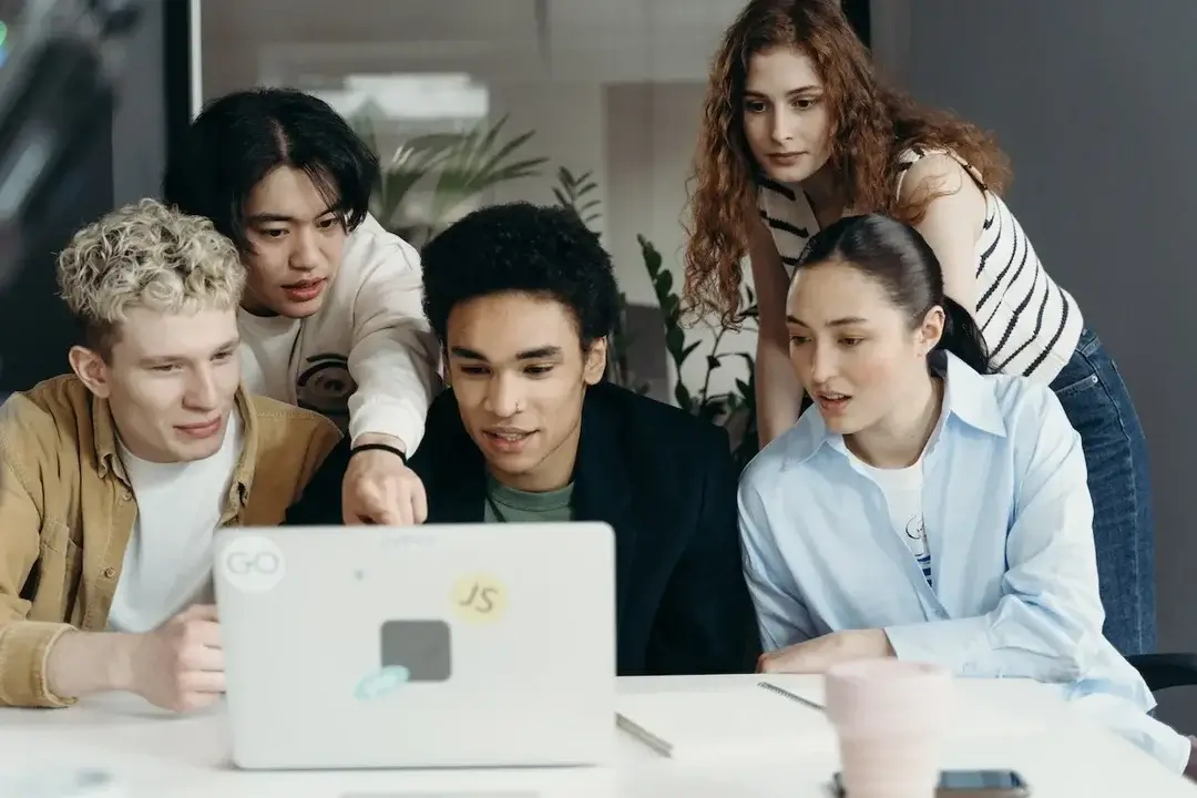 7 Must-Have Communication Apps for Remote Teams