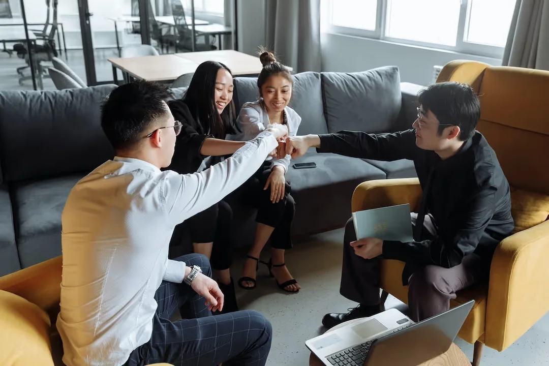 How to Hire Virtual Assistants From The Philippines: The Definitive Guide