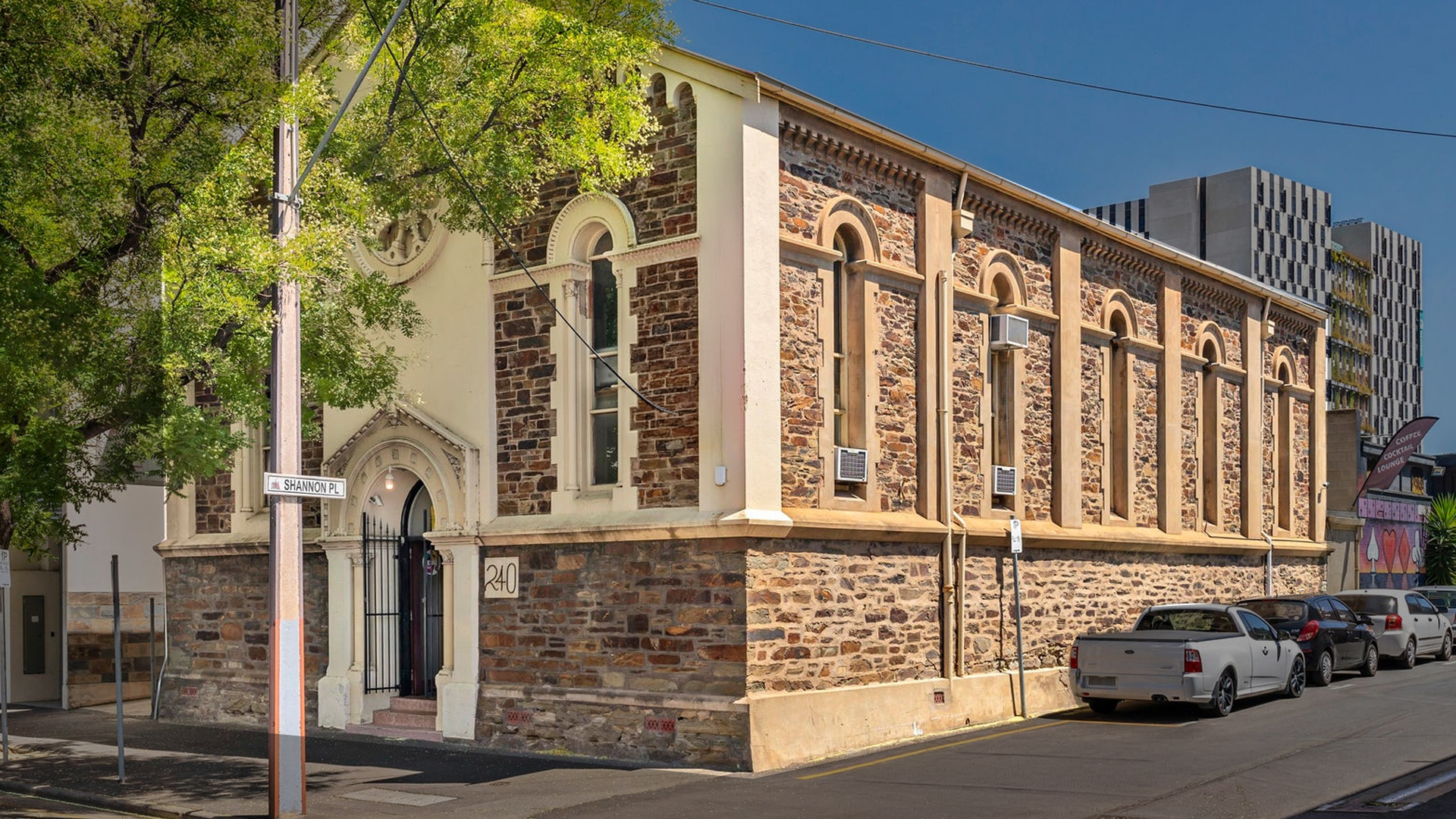 [background image] image of mosque exterior (for a mosques)