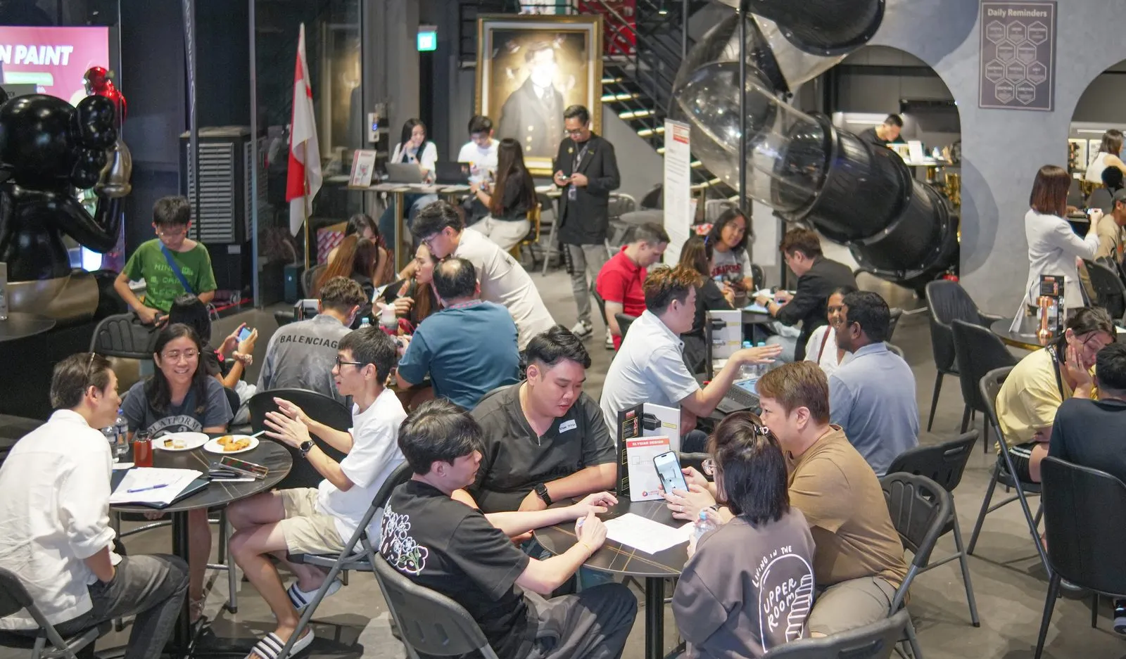 Homeowners in consultations at an IDLah event