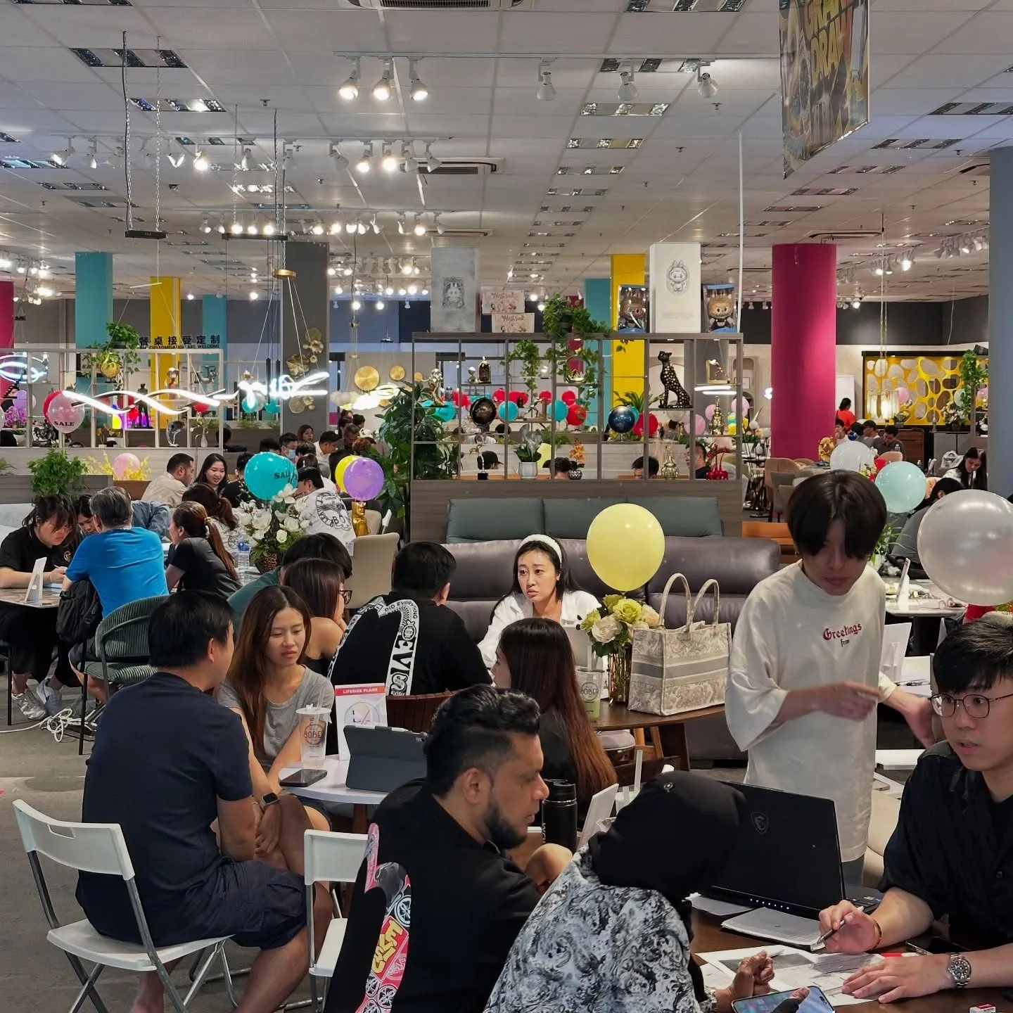 The event floor buzzing at an IDLah homeowner weekend