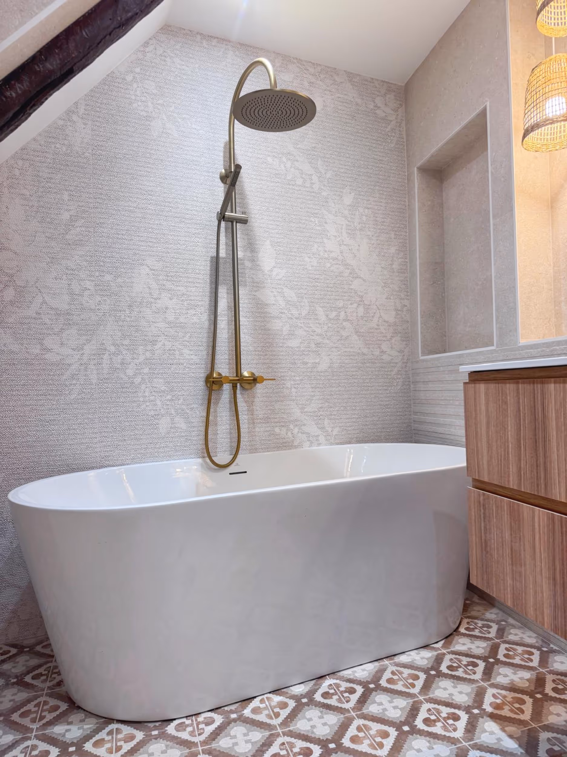 Détail menuiserie sur mesure, travail artisanal