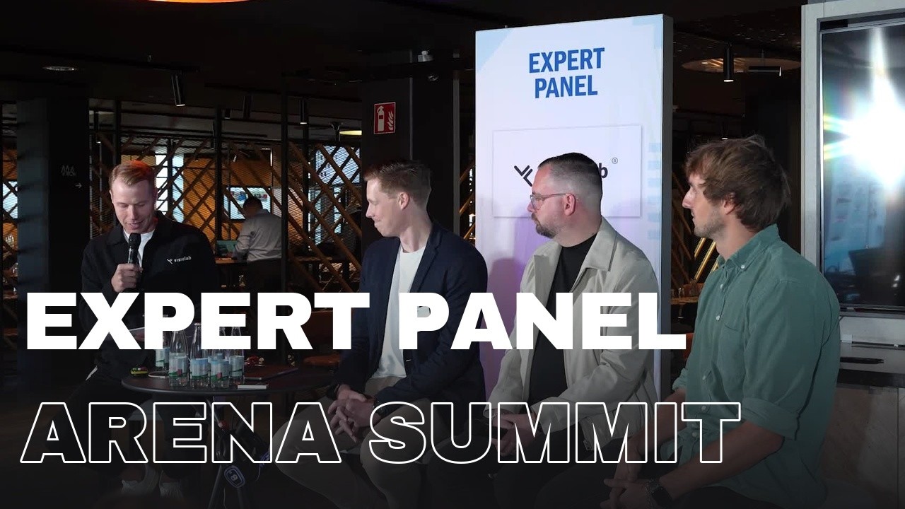 Tim Niekamp moderates the Arena Summit 2026 expert panel with Nicky Verjans, Sebastian Loelf and Fabian Middelmann on the Purple Stage