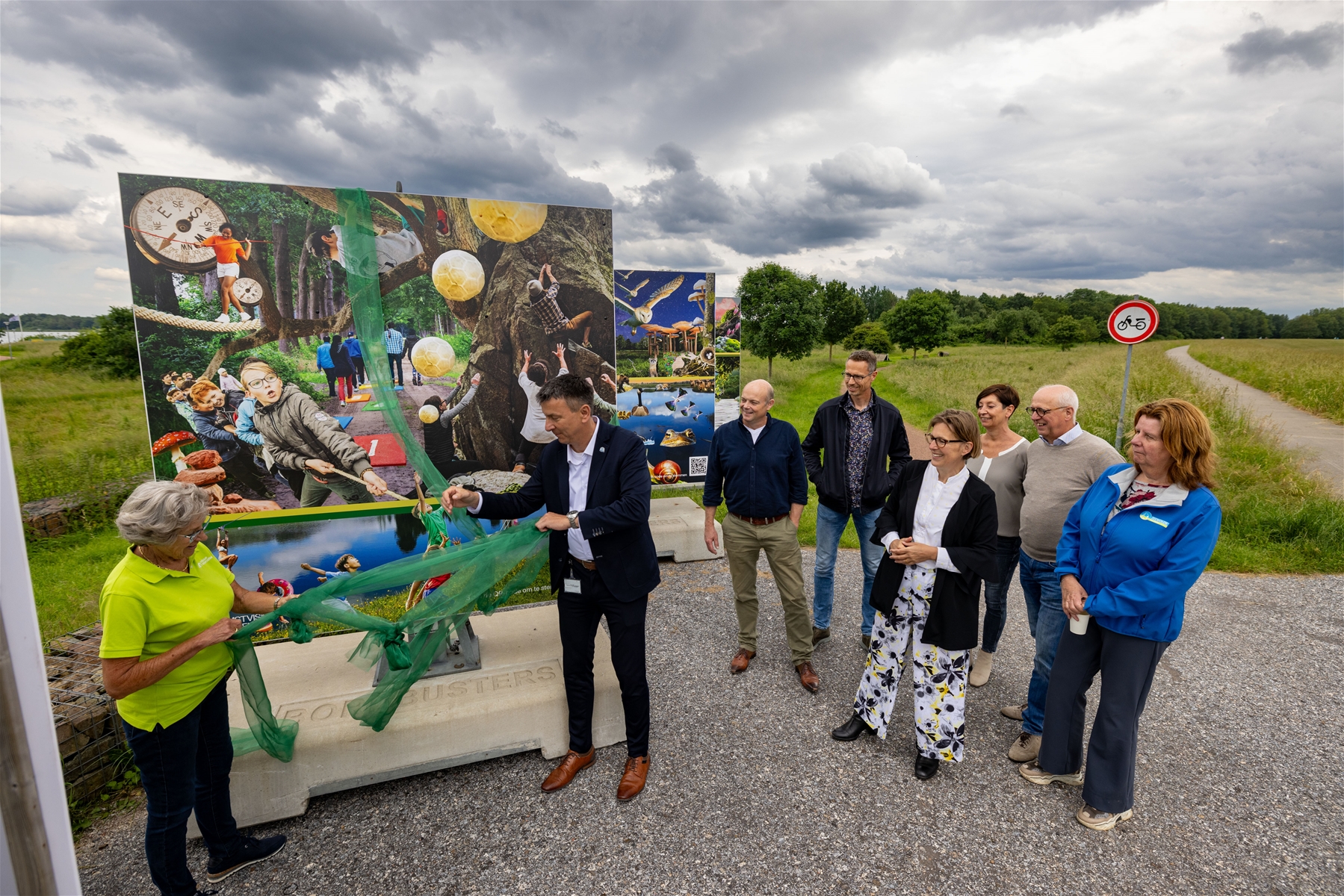 Coby Kemperman en Ernst Bron openen de tentoonstelling