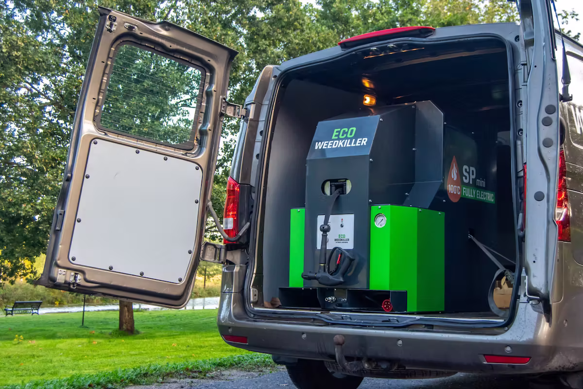 image of a marine repair service [background image]