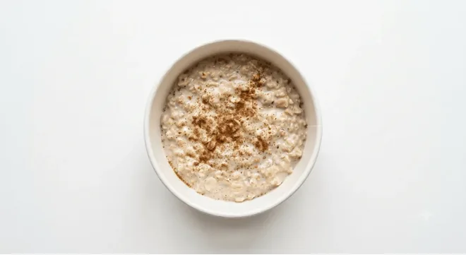 Starbucks Classic Porridge, bowl of porridge with a sprinkle of cinnamon, seen from above, nutrition and calories