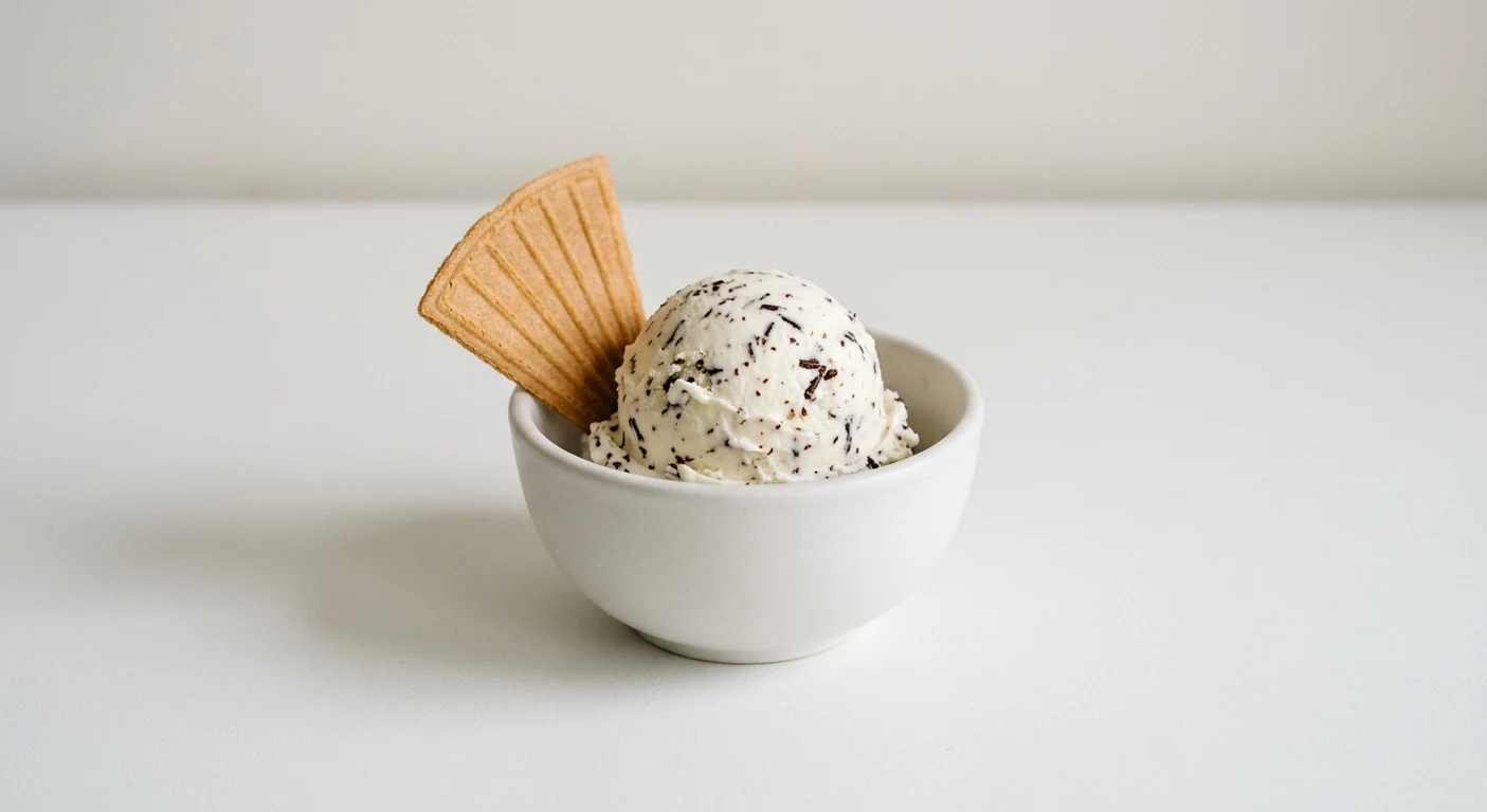 Pizza Express Stracciatella Gelato (1 scoop), one scoop of stracciatella gelato with a wafer in a white bowl, nutrition and calories