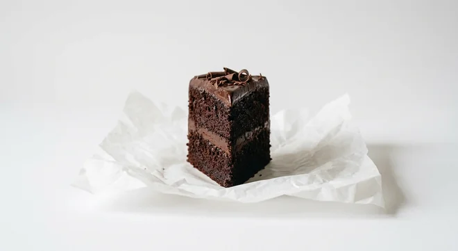 Caffè Nero Belgian Chocolate Fudge Cake, slice of layered chocolate sponge with chocolate fudge frosting, nutrition and calories