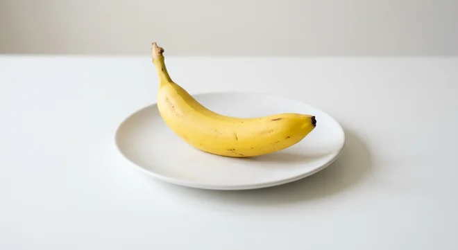 Pret A Manger Banana, whole banana on a white plate, nutrition and calories