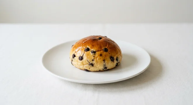 GAIL's Soho Bun, small round chocolate chip cream bun on a white plate, nutrition and calories
