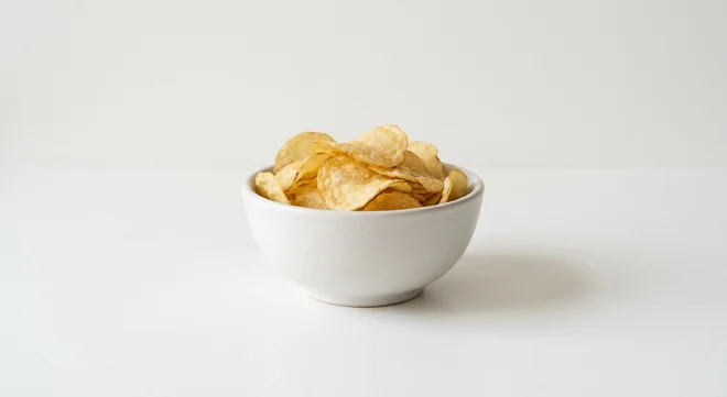 Wetherspoon Walkers Prawn Cocktail Crisps, potato crisps in a white bowl, nutrition and calories