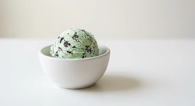 Frankie & Benny's Mint Choc Chip Ice Cream (Scoop), a scoop of mint choc chip ice cream in a white bowl, nutrition and calories