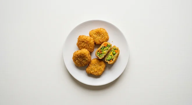 Frankie & Benny's Kids Veggie Nuggets (Large Eater), golden breaded veggie nuggets on a white plate, nutrition and calories