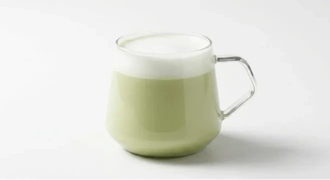 Starbucks US Caramel Protein Matcha (Grande), matcha green tea latte with milk foam in a glass mug, nutrition and calories