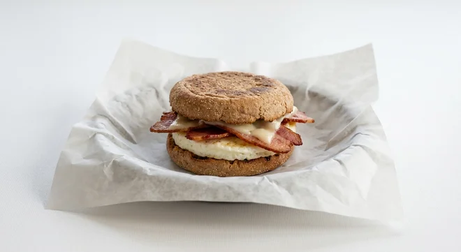 Starbucks US Turkey Bacon, Cheddar & Egg White Sandwich, wheat English muffin with egg white, turkey bacon and white cheddar, nutrition and calories