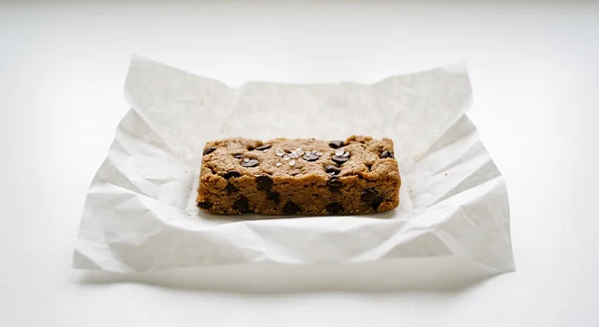 Starbucks US Perfect Bar Dark Chocolate Chip Peanut Butter, unwrapped peanut butter bar with dark chocolate chips, nutrition and calories
