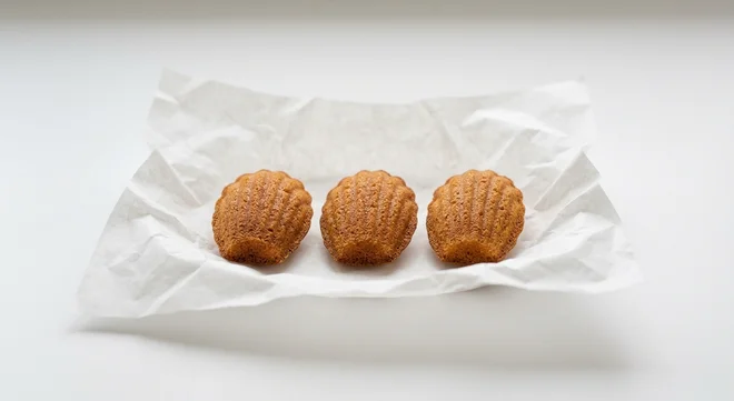 Starbucks US Madeleines, three golden shell-shaped madeleines, nutrition and calories