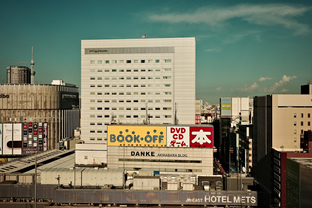 A picture of a city with a lot of tall buildings