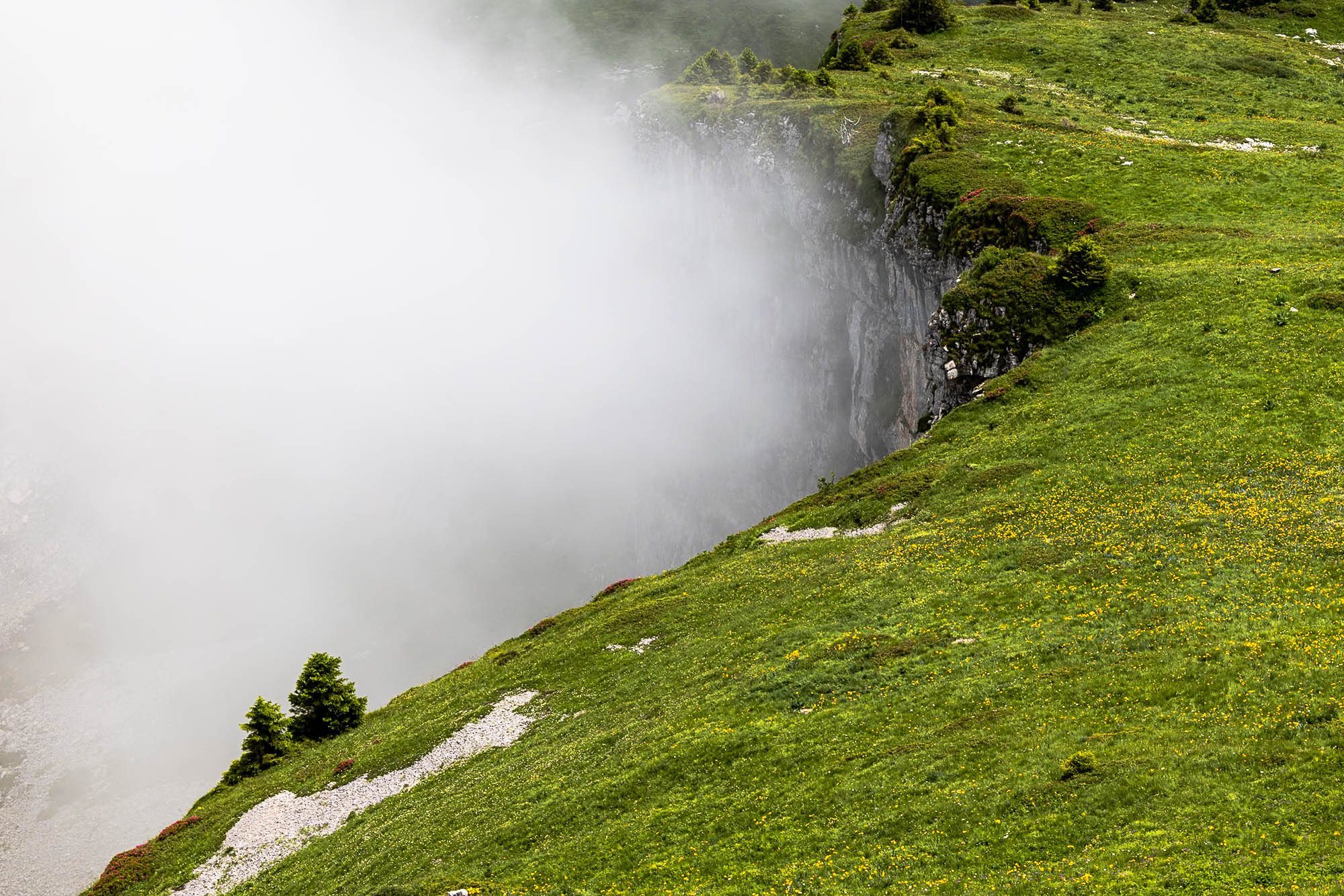 Wolken wabern um die Tour d'Aï