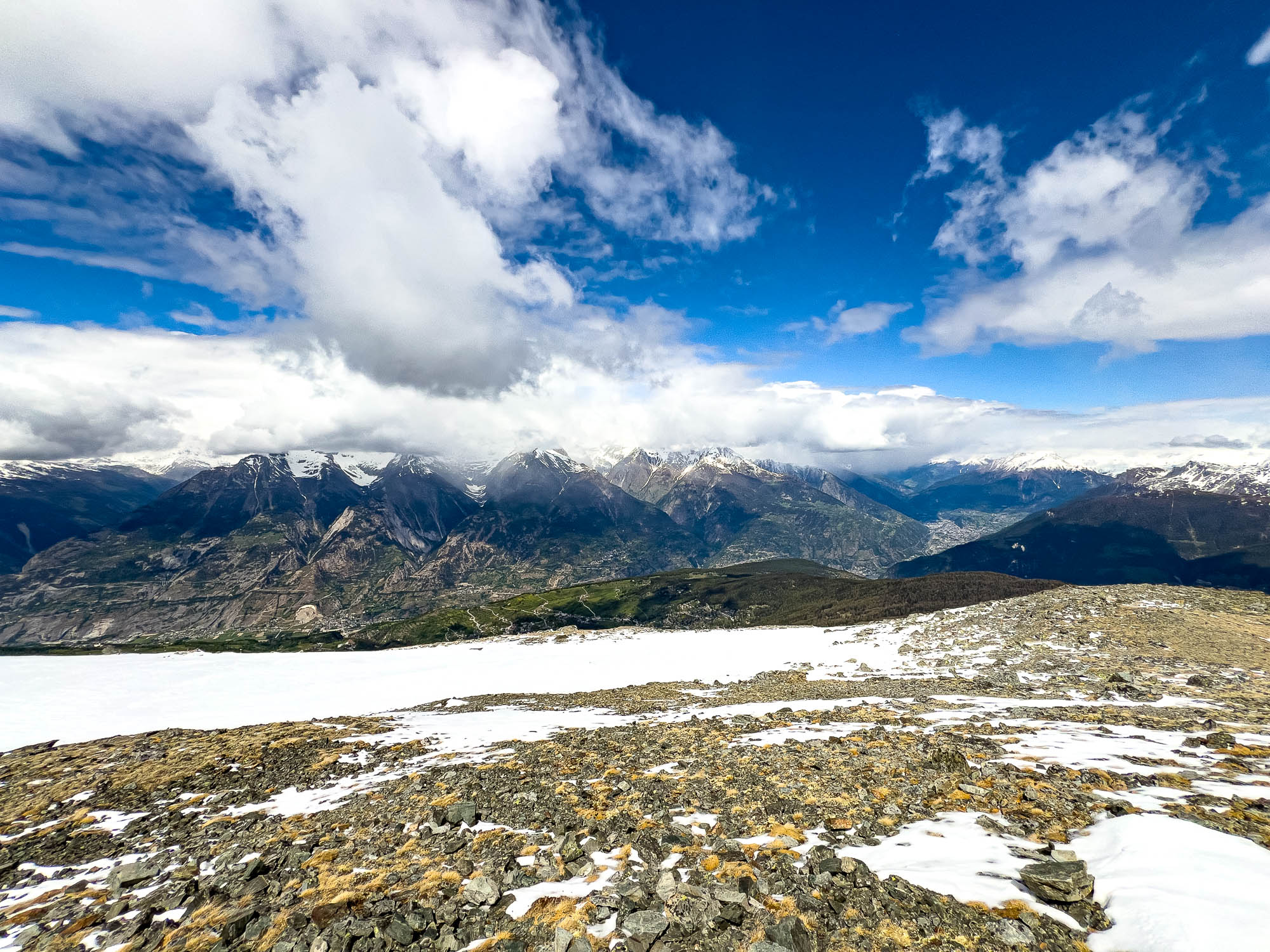 Wunderschönes Panorama über die gesamte Augstbordregion.
