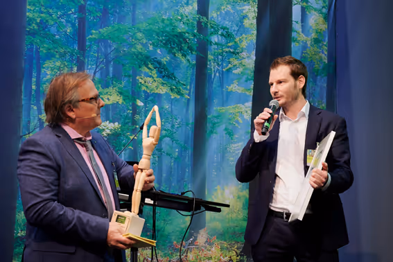 Das Bild zeigt Martin Hilger im Interview
