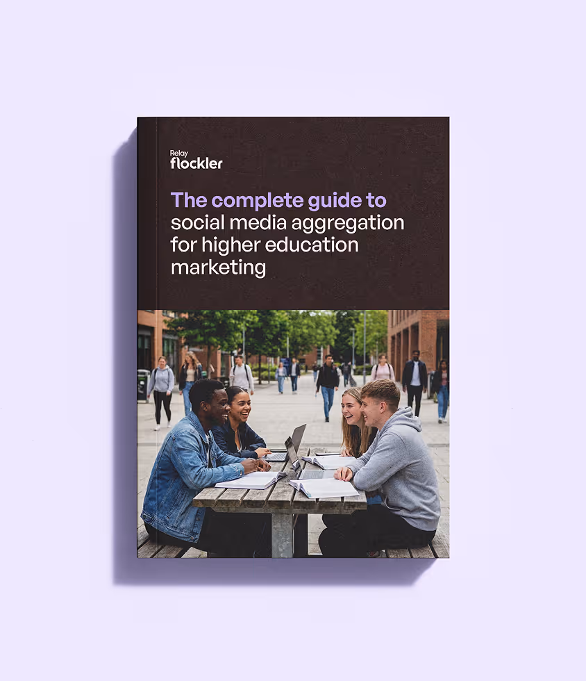 Una portada de libro con un título sobre una guía completa sobre la agregación de redes sociales para el marketing de la educación superior