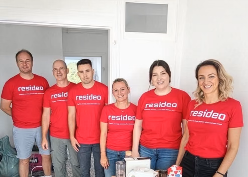 Resideo team photo of community volunteering
