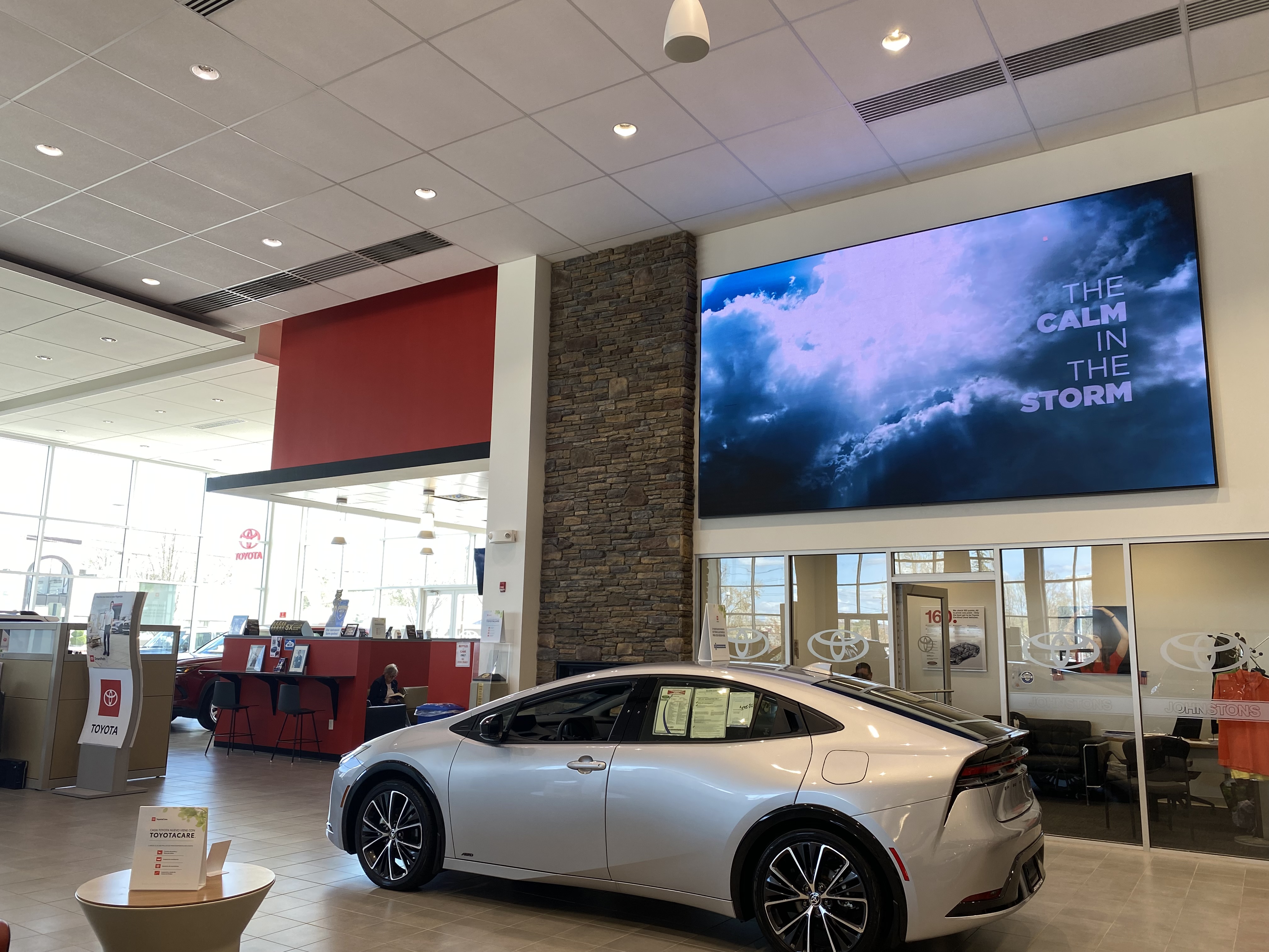 Video wall and intelligent lighting system in automotive showroom