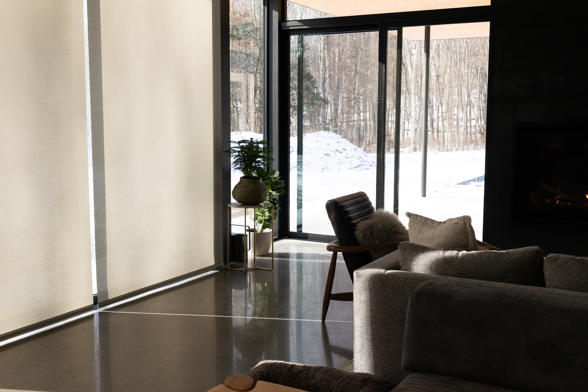 Luxury home shading control system by iQuarters