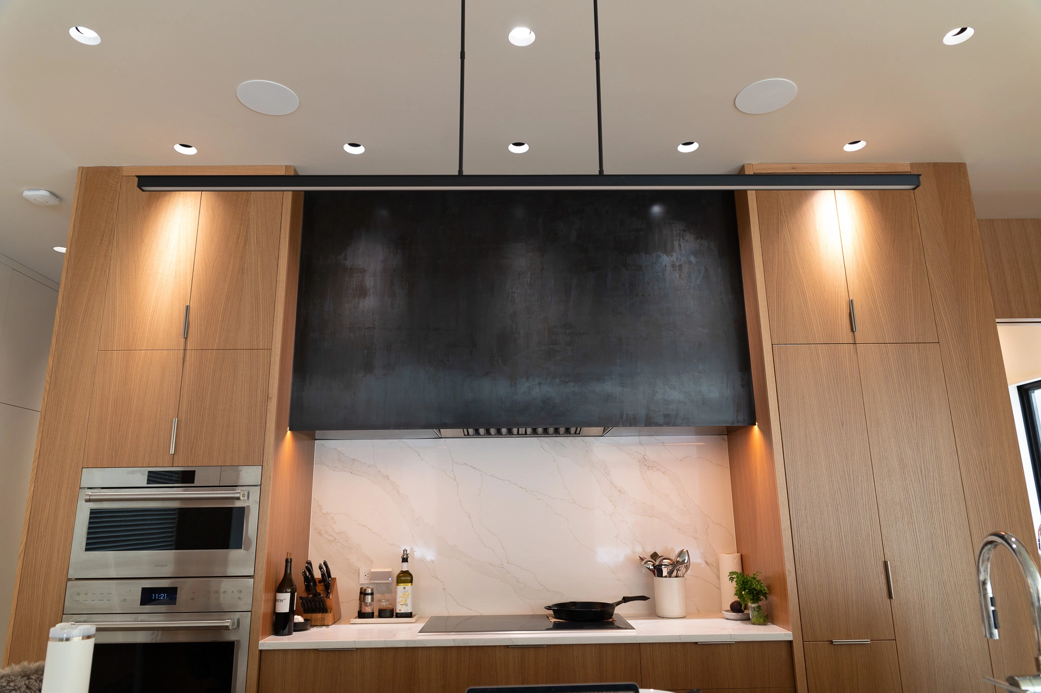 Luxury home lighting control system by iQuarters Kitchen