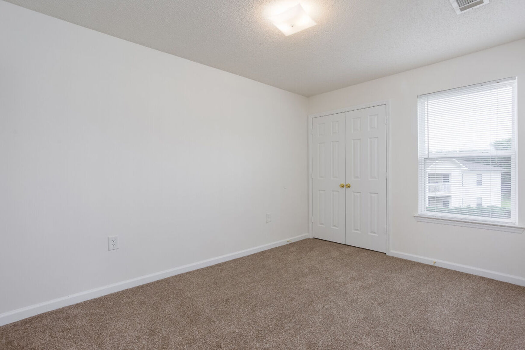 Bedroom with carpet