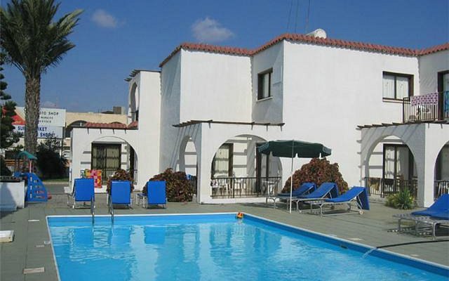 [background image] of sea landscape (for a maritime service)