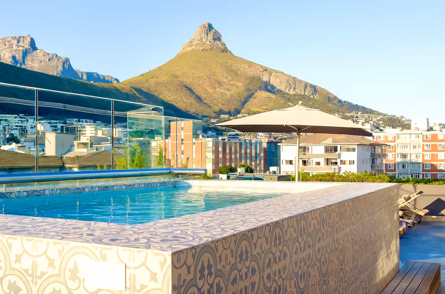 Stylish Sea Point Studio with Pool, Gym & Views