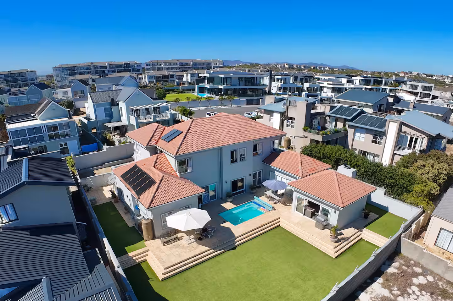 Blouberg Beach Villa · Pool · Entertainment Home