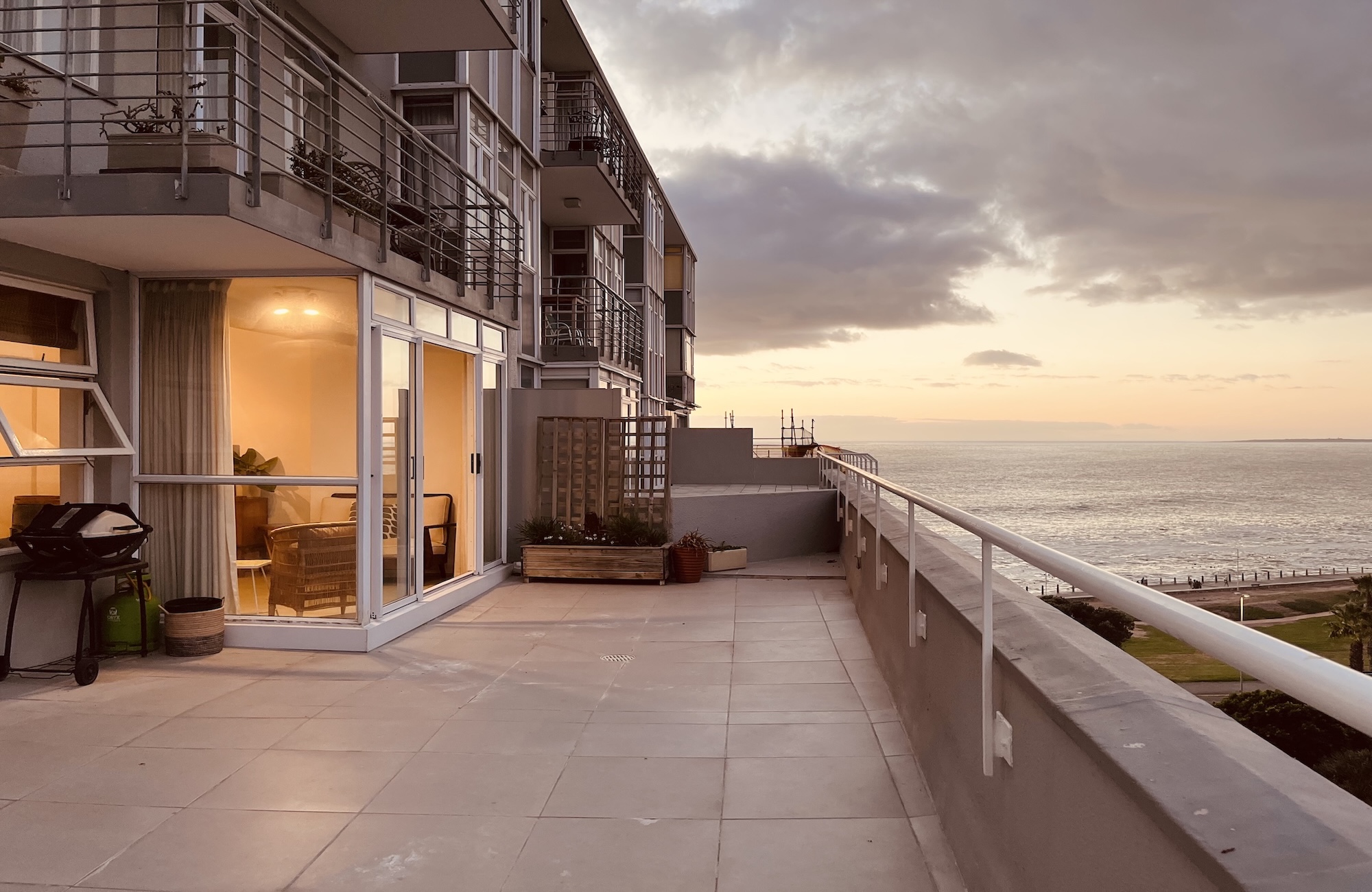 Peaceful Sea Point Apartment | Ocean & Mountain Views
